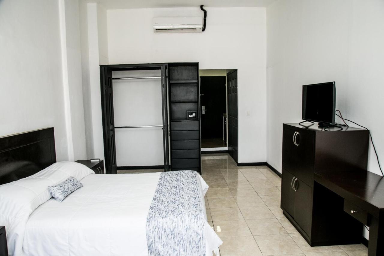 מונטריי Booking Dioh מראה חיצוני תמונה